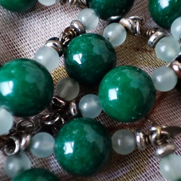 Round Green Jasper Stone Long Silver Tone Necklace Vintage Unsigned - Picture 4 of 6